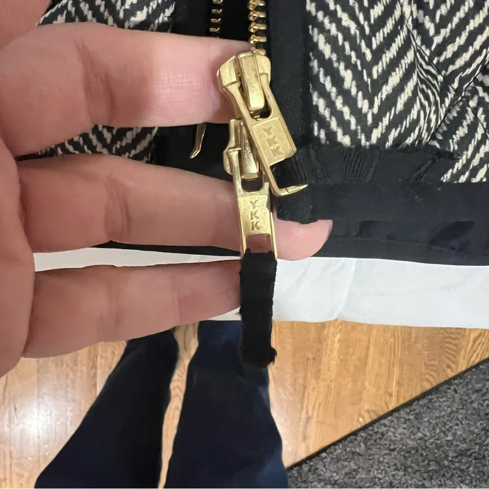 J. Crew Puffer Vest Women’s Size Small Down Quilted Herringbone Insulate… - Picture 6 of 9